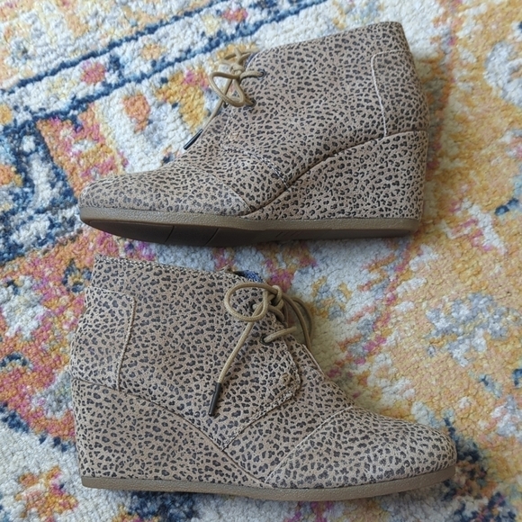 Toms Desert Chic Cheetah Printed Suede Lace Up Wedge Ankle Booties Tan Black 10 - Picture 7 of 16